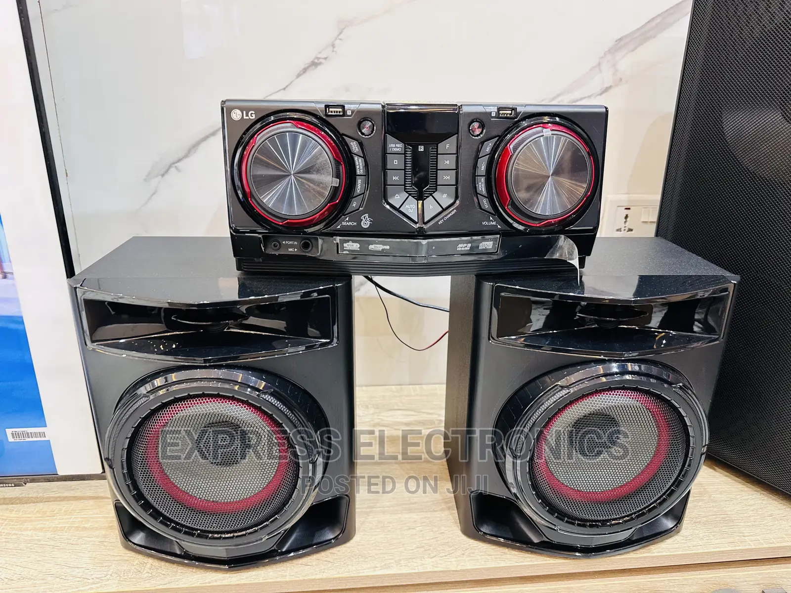 High Quality Sleek Sound Audio System LG CL65 950W