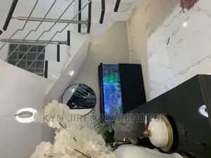 Brah Kwame Aquarium With 10 Fishes