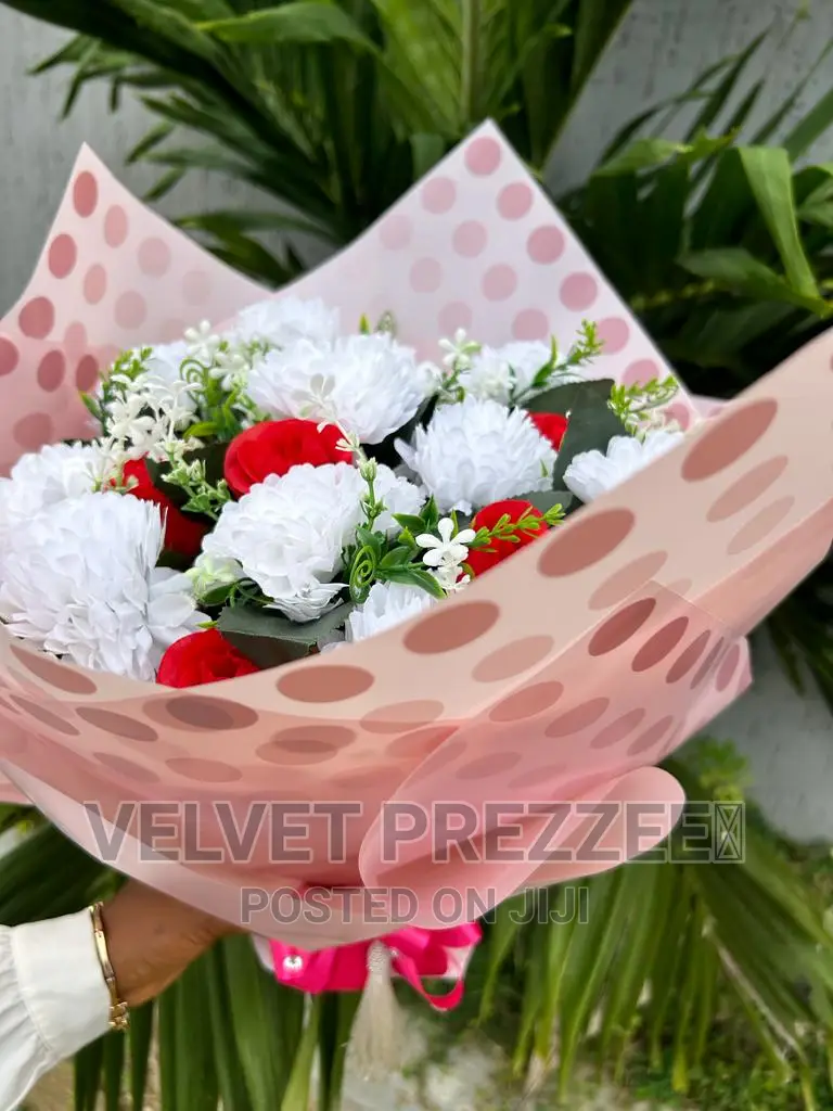 Fresh and Artificial Flower Bouquets