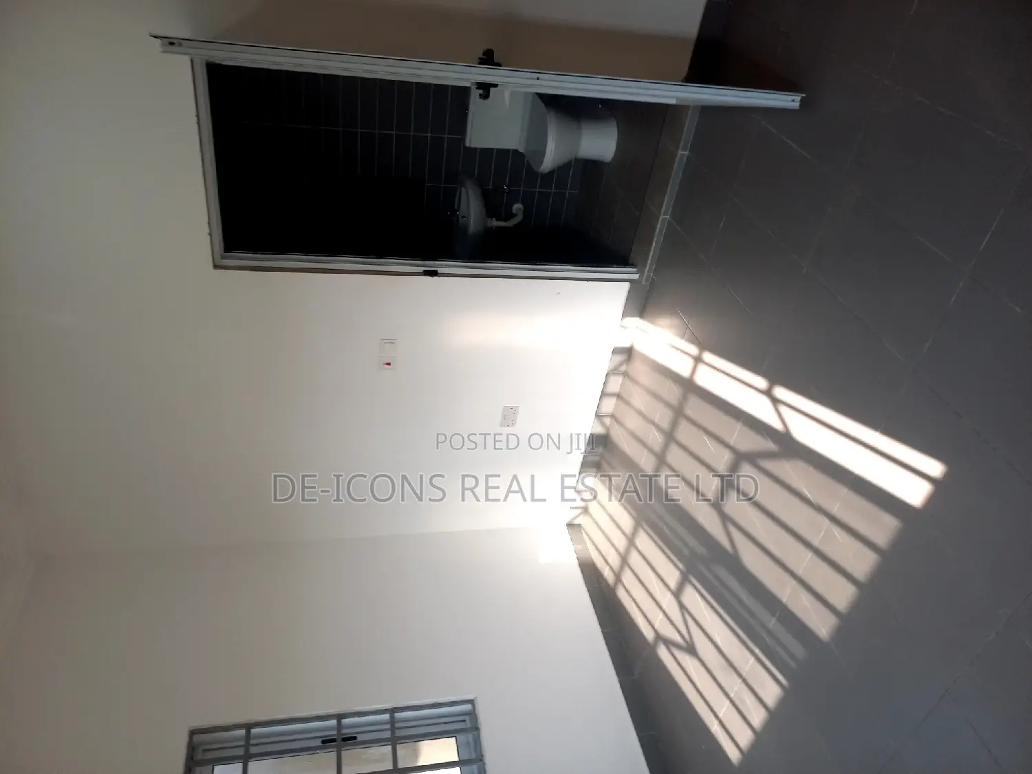 3bdrm Duplex in De-Icons Real Estate, Kasoa for rent