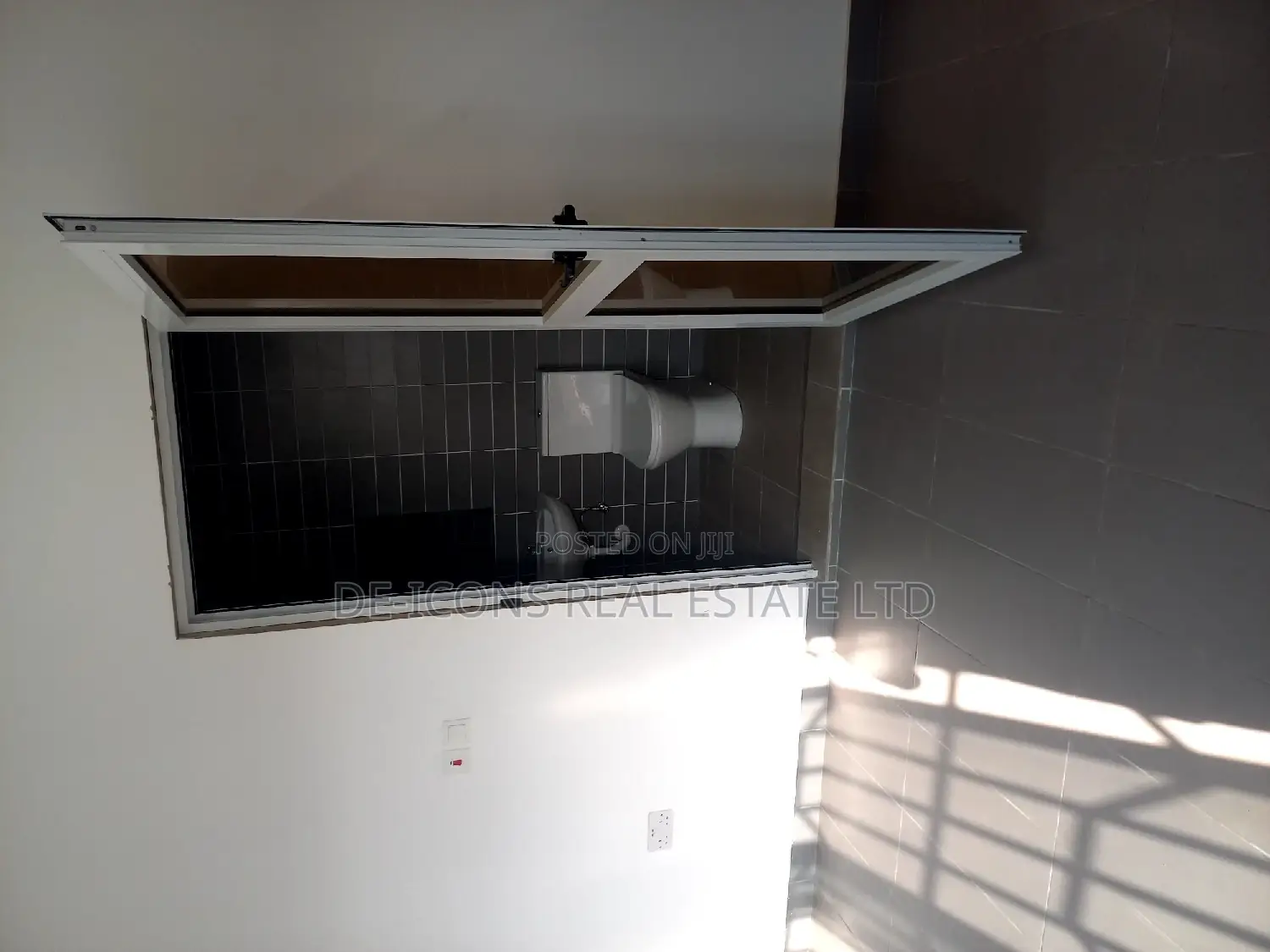 3bdrm Duplex in De-Icons Real Estate, Kasoa for rent
