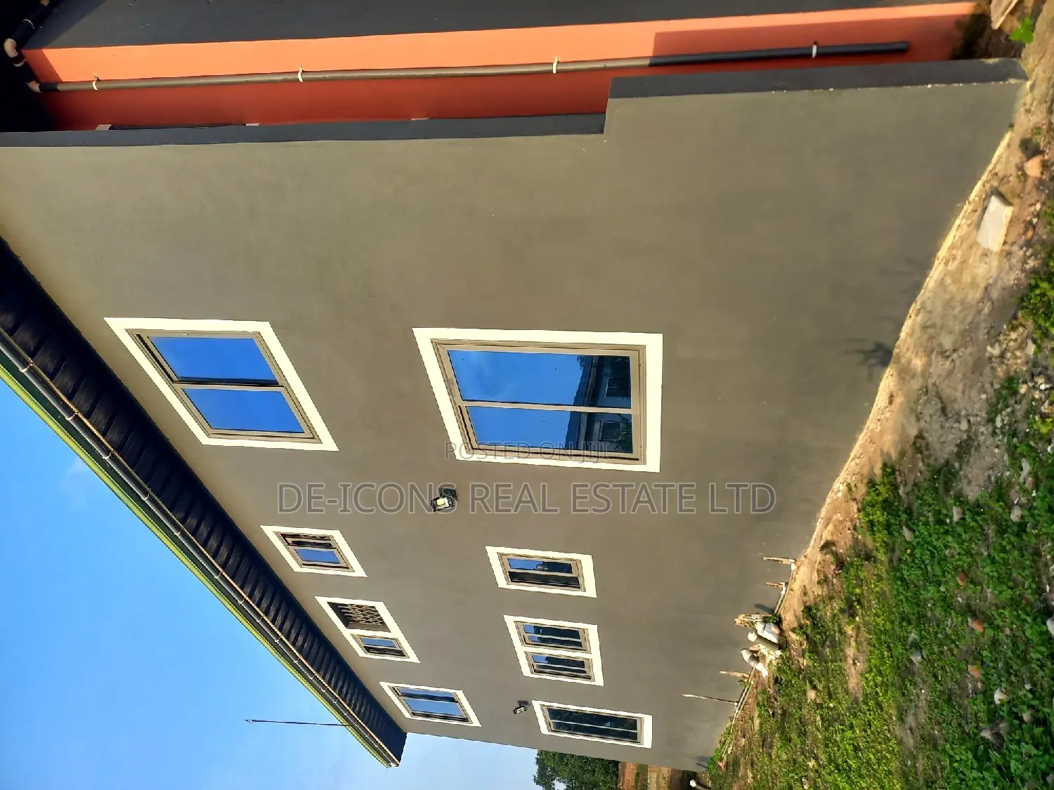 3bdrm Duplex in De-Icons Real Estate, Kasoa for rent