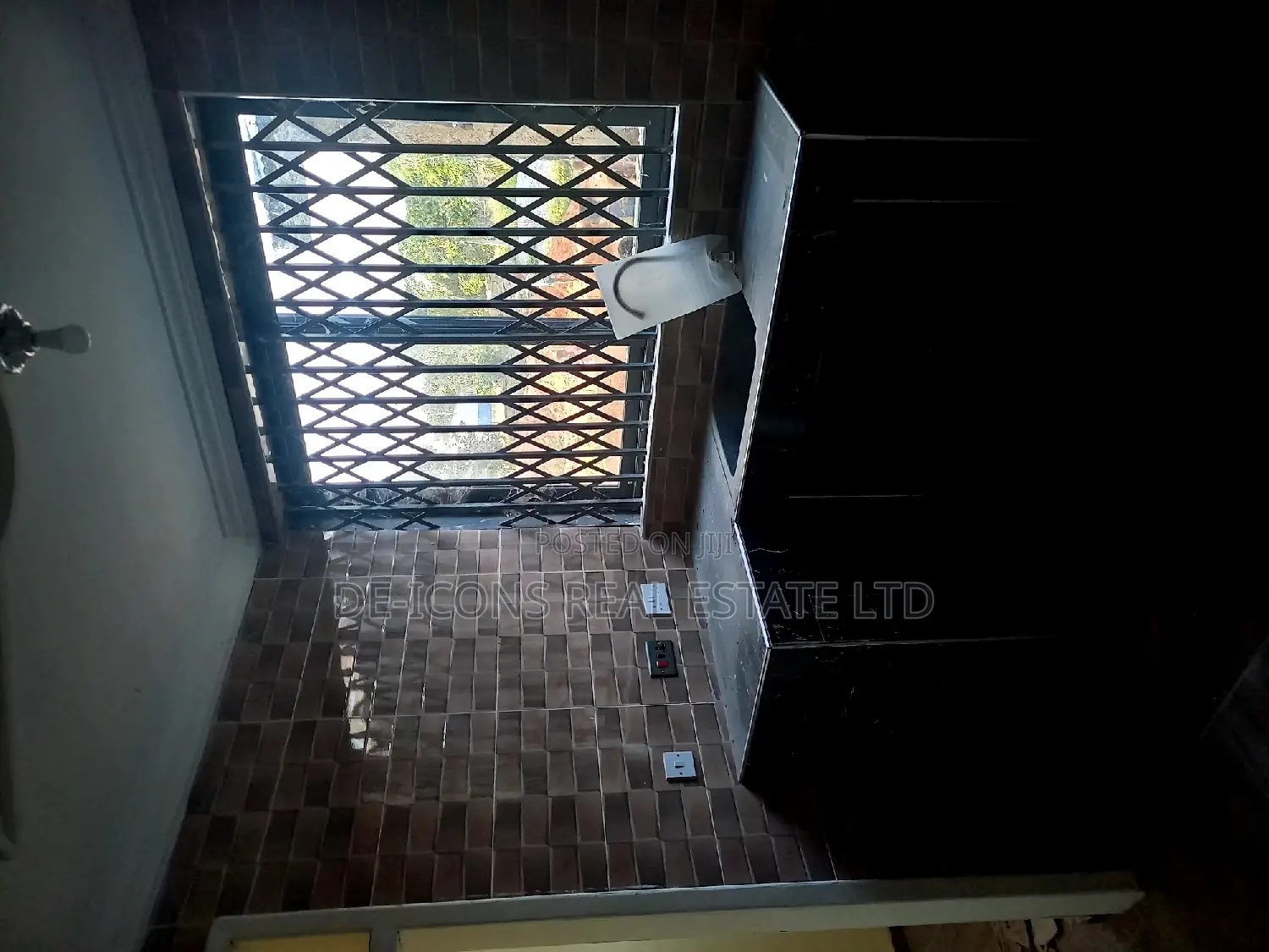 3bdrm Duplex in De-Icons Real Estate, Kasoa for rent
