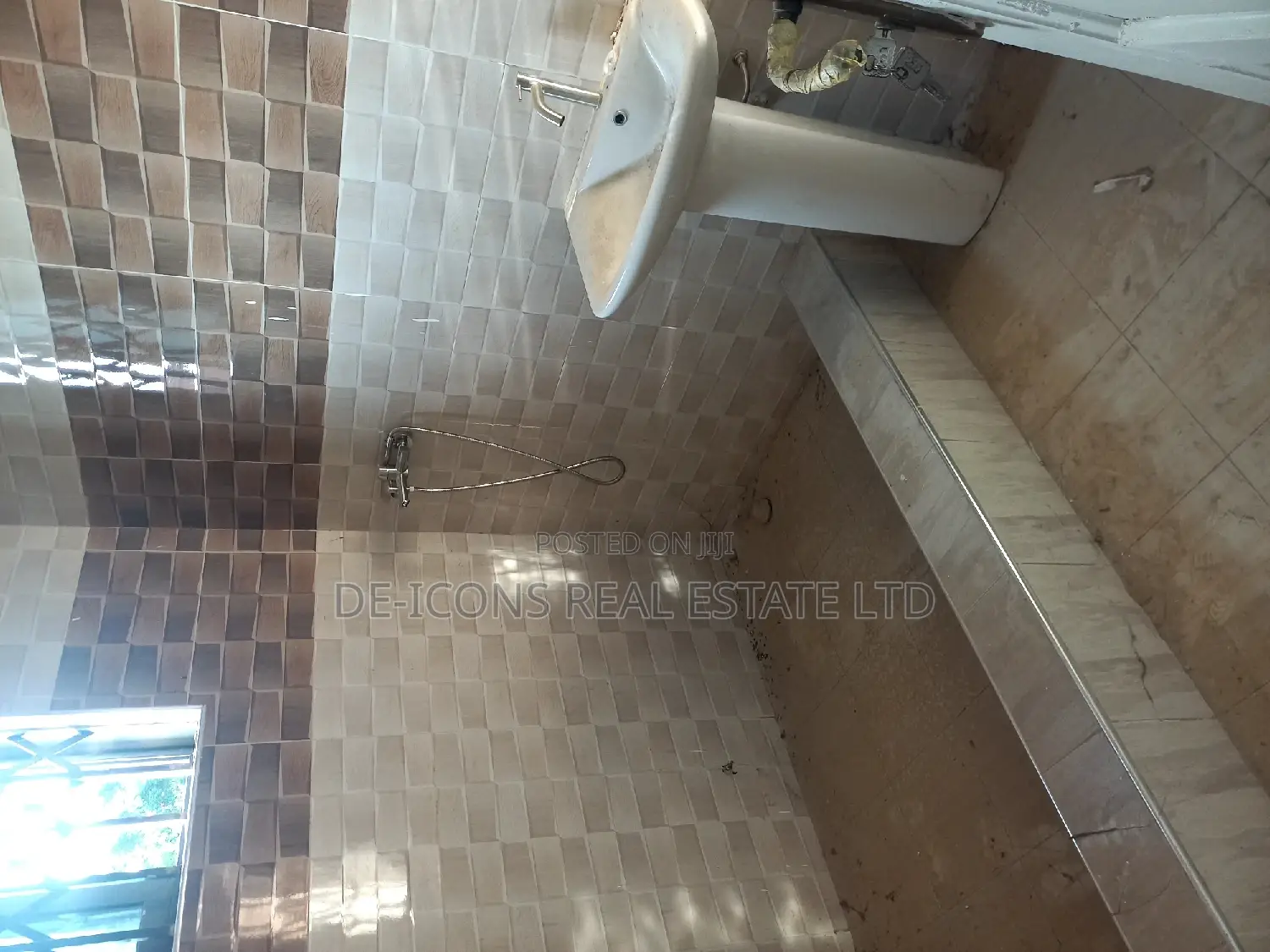 2bdrm Duplex in De-Icons Real Estate, Kasoa for rent