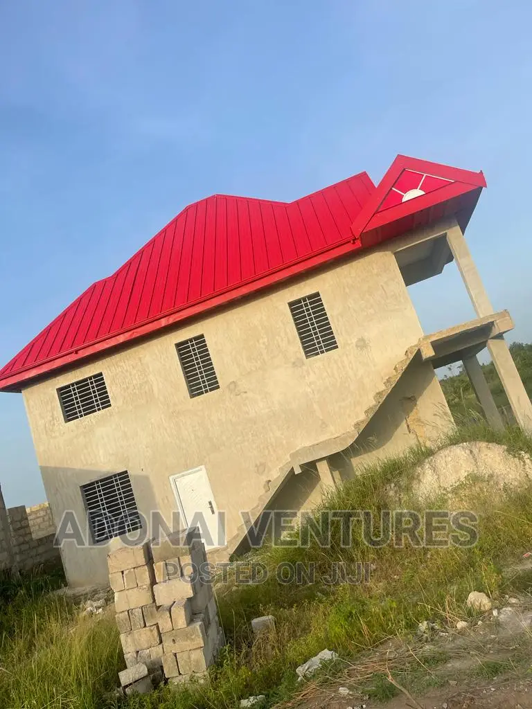 4bdrm House in Tikrom Kumasi for sale
