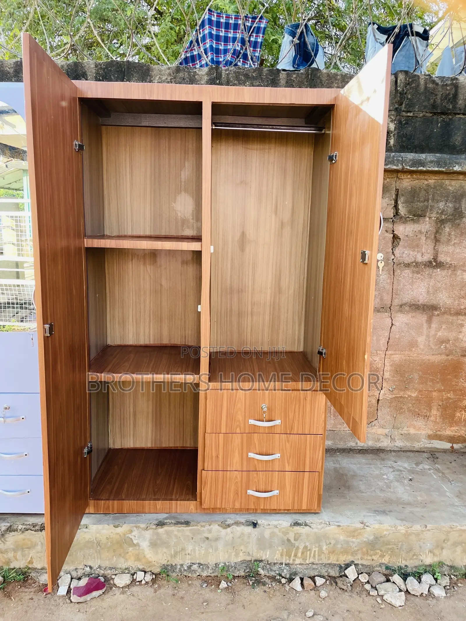 Two Doord Wardrobe Very Clear And Neat