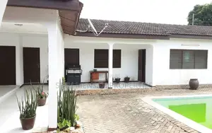 Furnished 6bdrm Bungalow in Tesano for sale