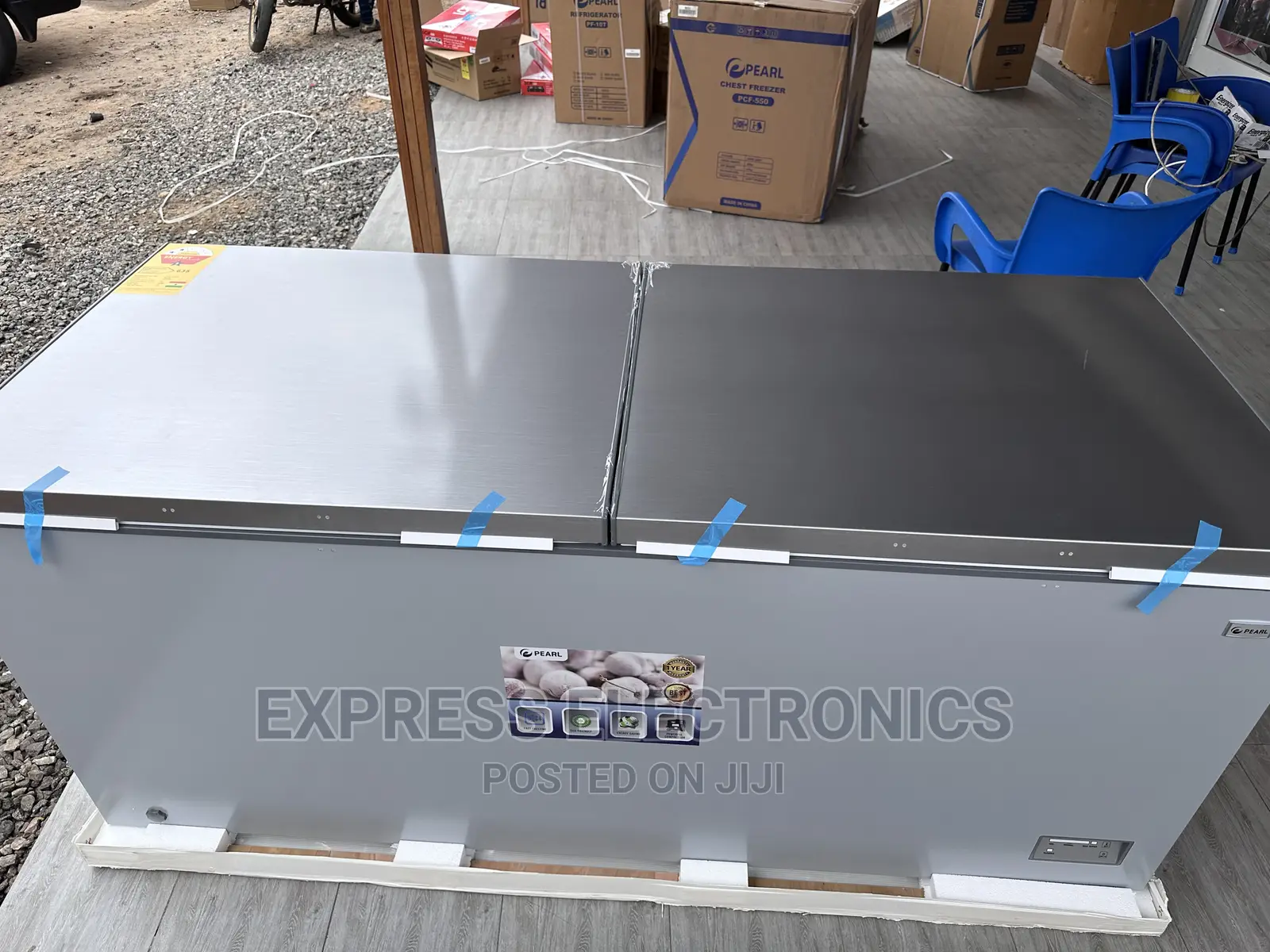 Quiet  Operator Chest Freezer Double Door 708L Pearl