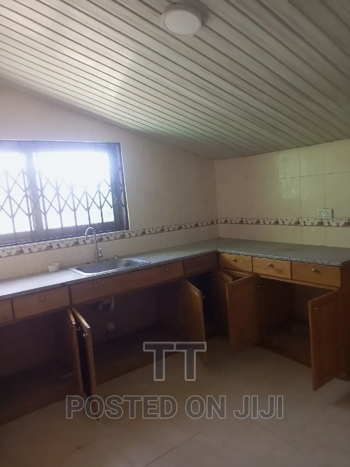 4bdrm House in Community 18, Tema Metropolitan for rent