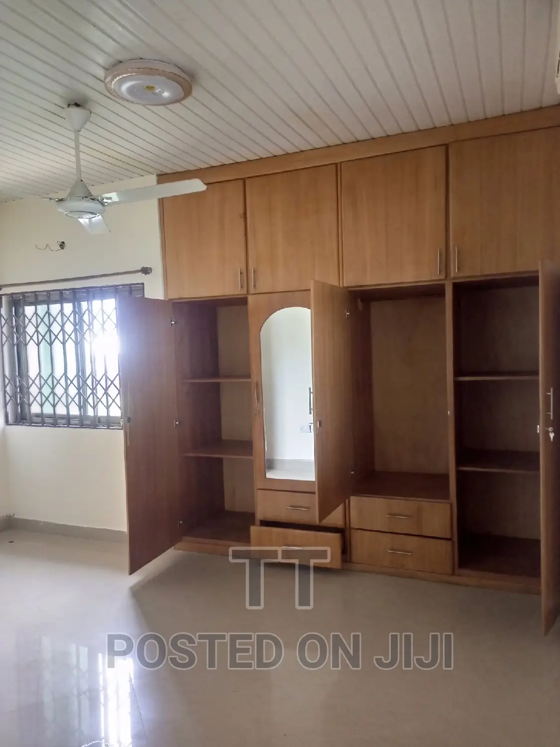 4bdrm House in Community 18, Tema Metropolitan for rent