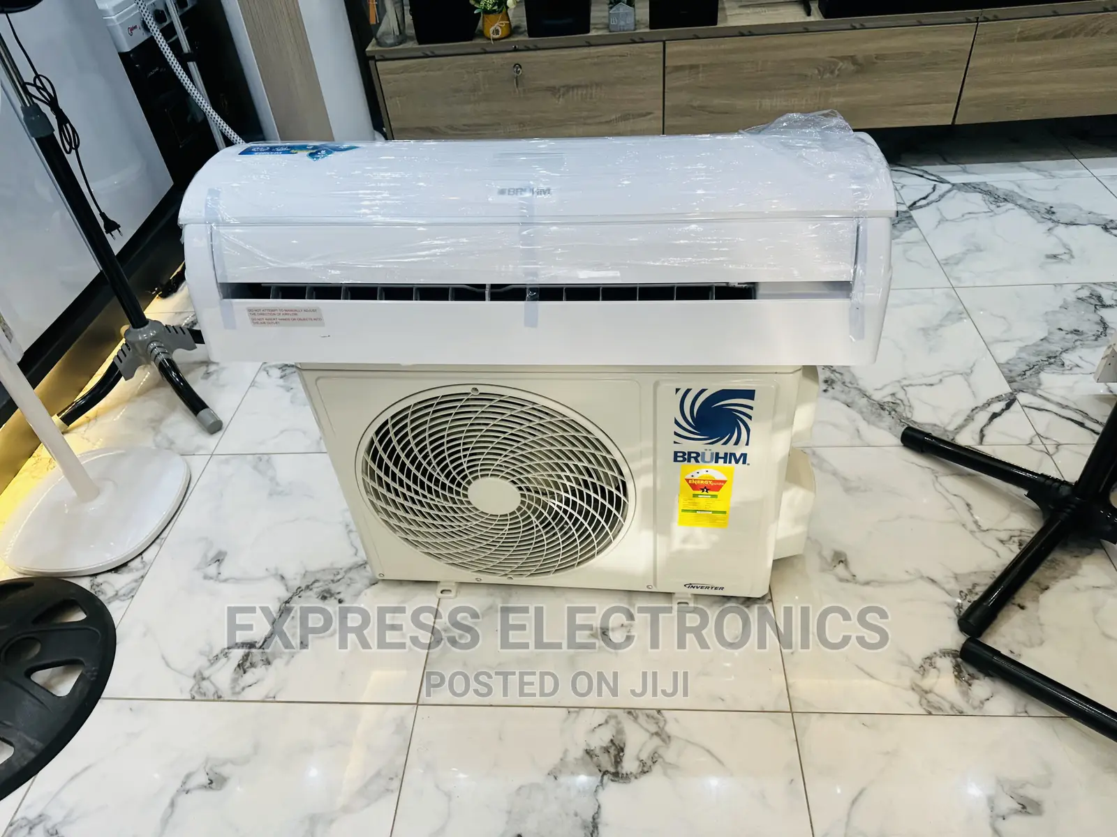 Eco Friendly Bruhm Split R410 Gas Airflow Swings 2.0hp
