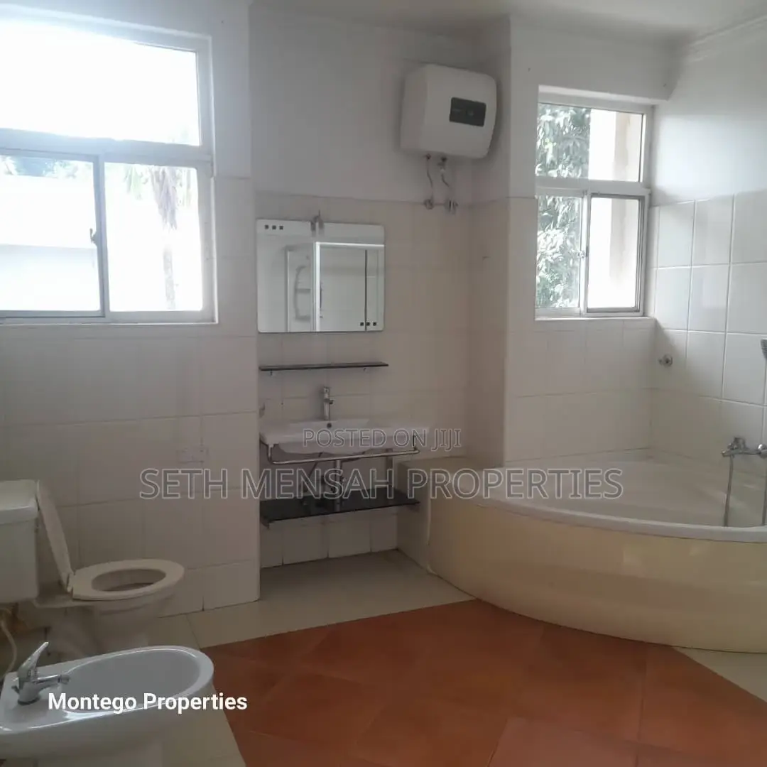 5bdrm Mansion in Dzorwulu for rent