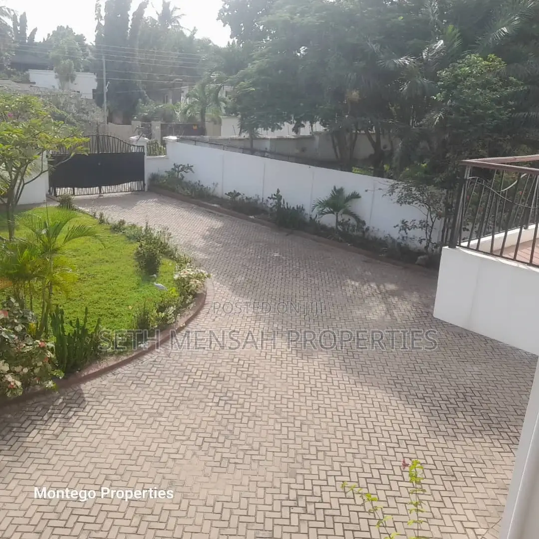 5bdrm Mansion in Dzorwulu for rent