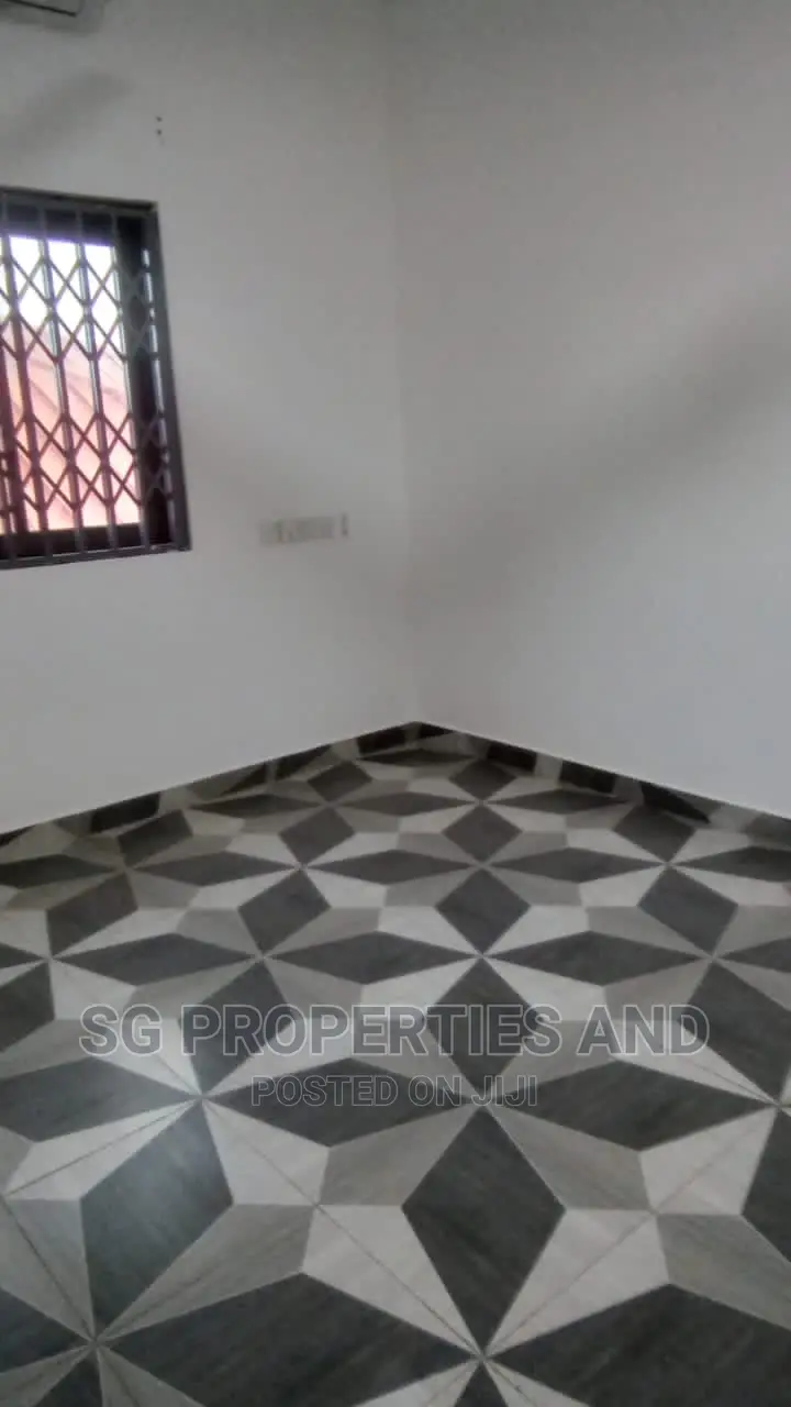 3bdrm Apartment in Batsonaa, Spintex for rent