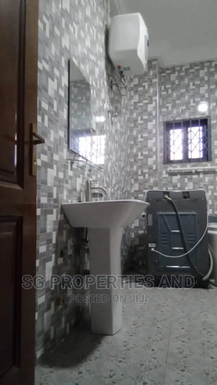 3bdrm Apartment in Batsonaa, Spintex for rent