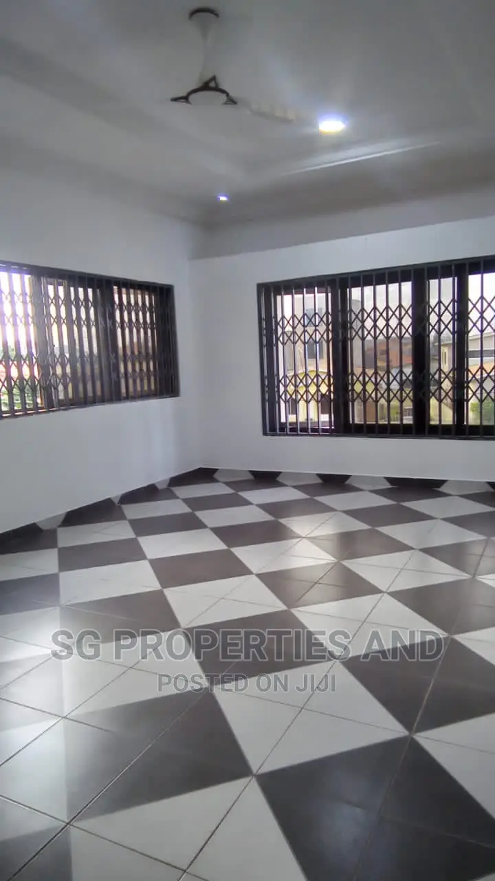 3bdrm Apartment in Batsonaa, Spintex for rent