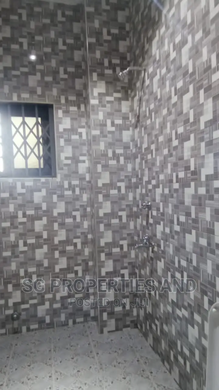 3bdrm Apartment in Batsonaa, Spintex for rent