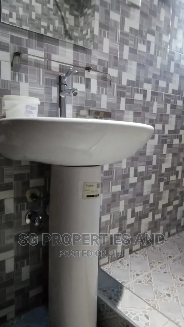 3bdrm Apartment in Batsonaa, Spintex for rent