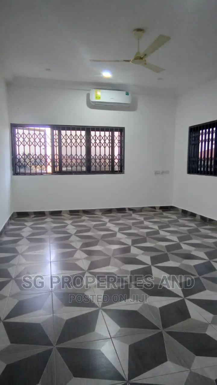 3bdrm Apartment in Batsonaa, Spintex for rent