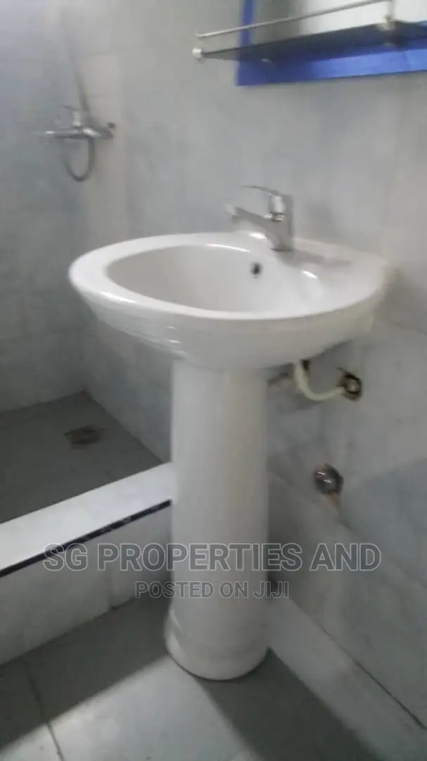 4bdrm House in Batsonaa, Spintex for rent