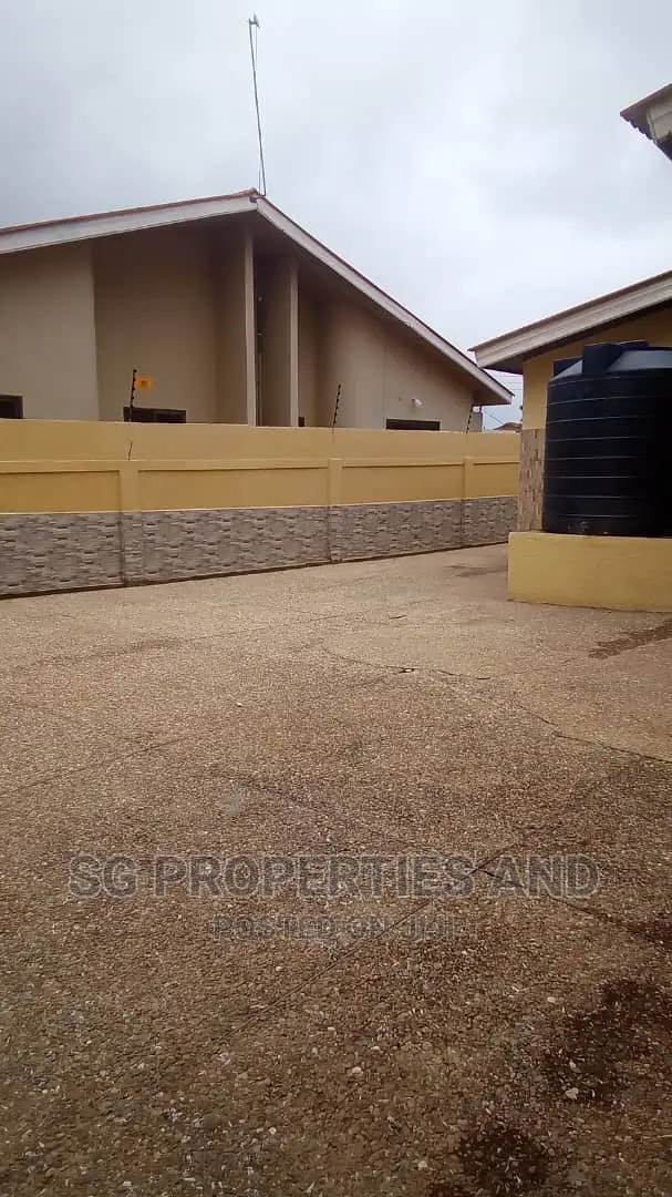 4bdrm House in Batsonaa, Spintex for rent