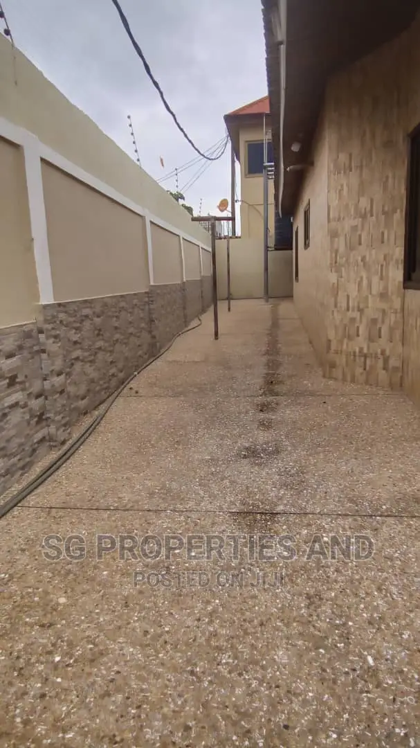 4bdrm House in Batsonaa, Spintex for rent