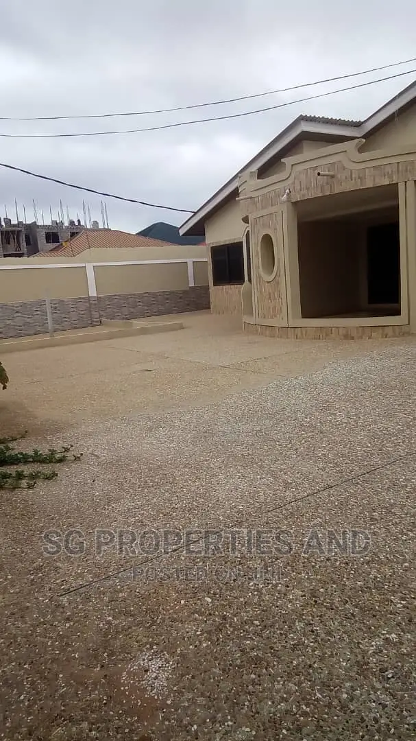 4bdrm House in Batsonaa, Spintex for rent