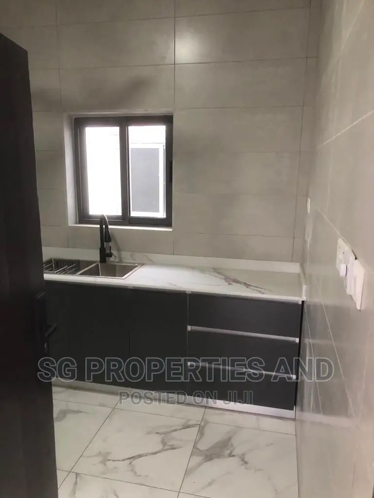 Furnished 5bdrm Mansion in Batsonaa, Spintex for sale