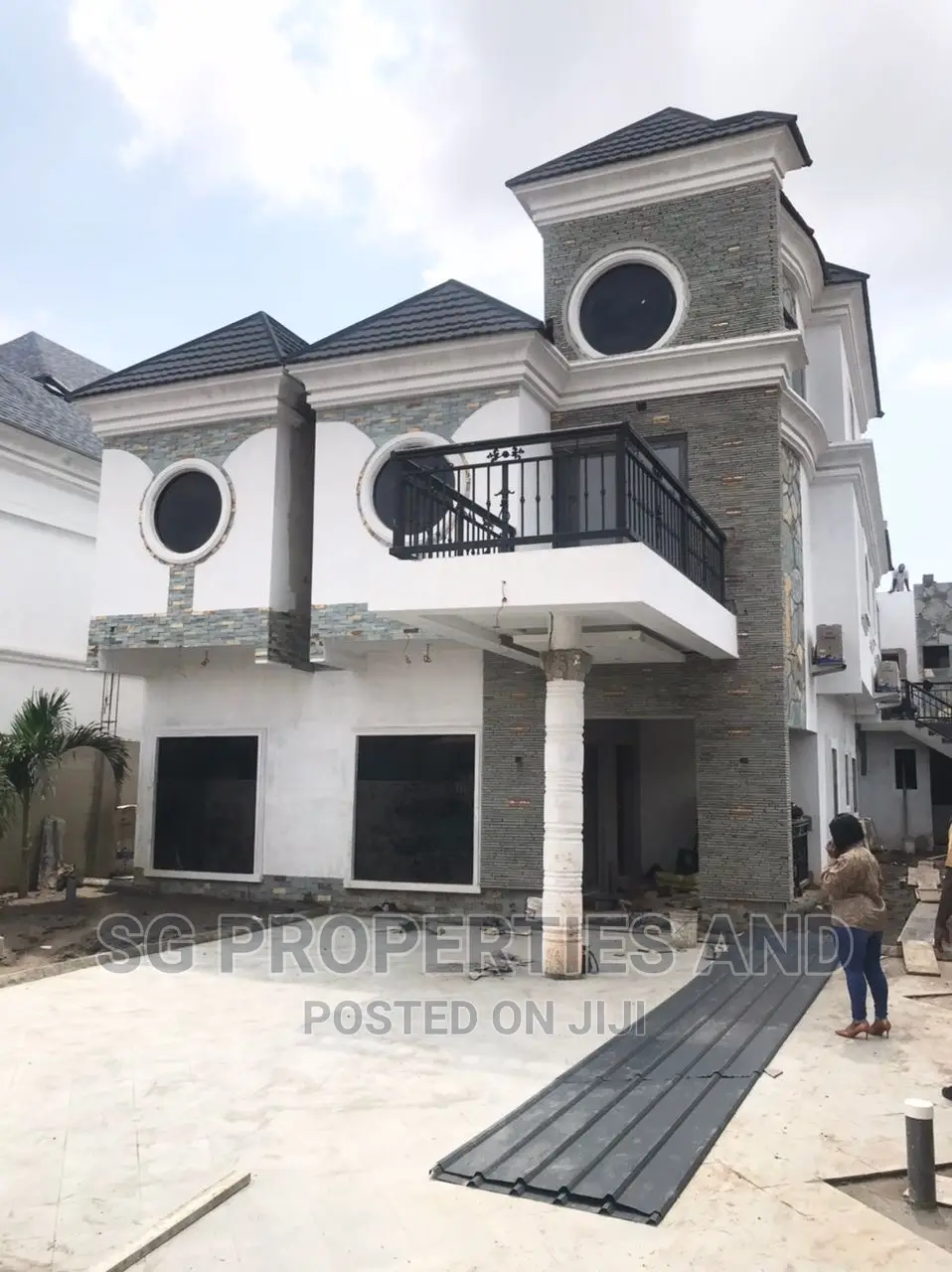 Furnished 5bdrm Mansion in Batsonaa, Spintex for sale