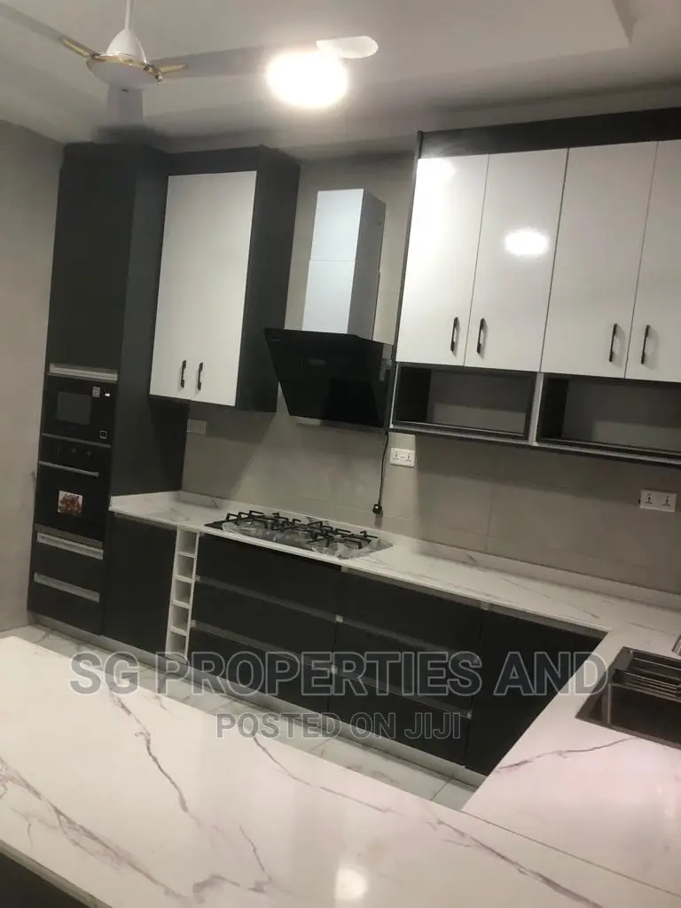 Furnished 5bdrm Mansion in Batsonaa, Spintex for sale