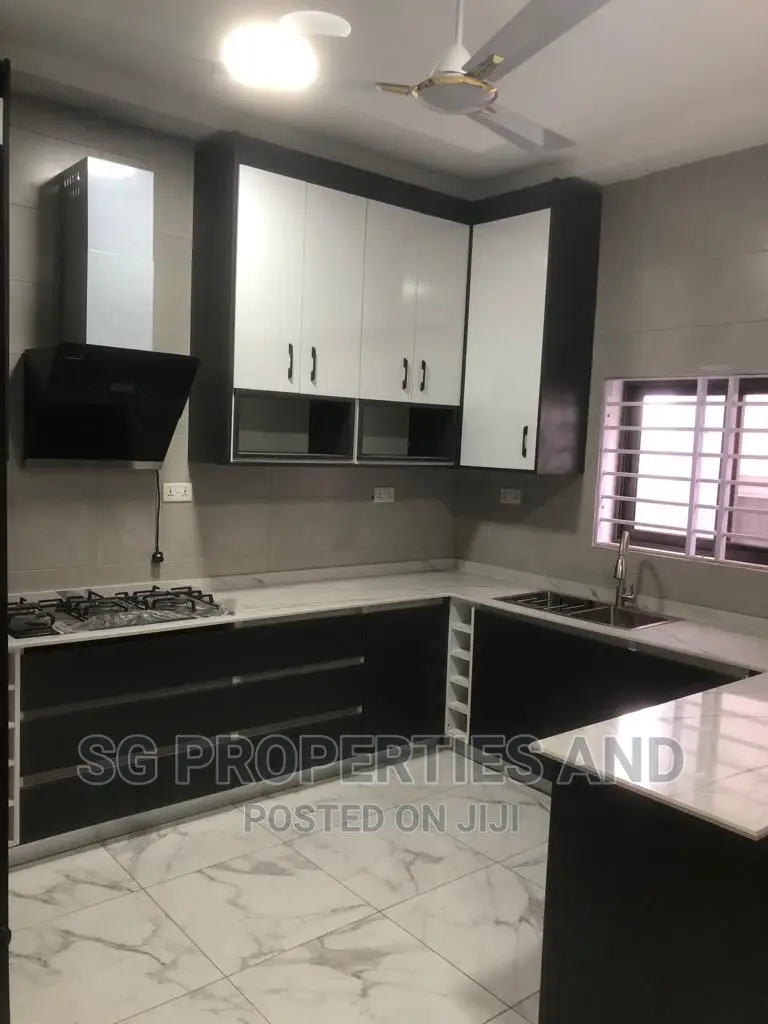 Furnished 5bdrm Mansion in Batsonaa, Spintex for sale