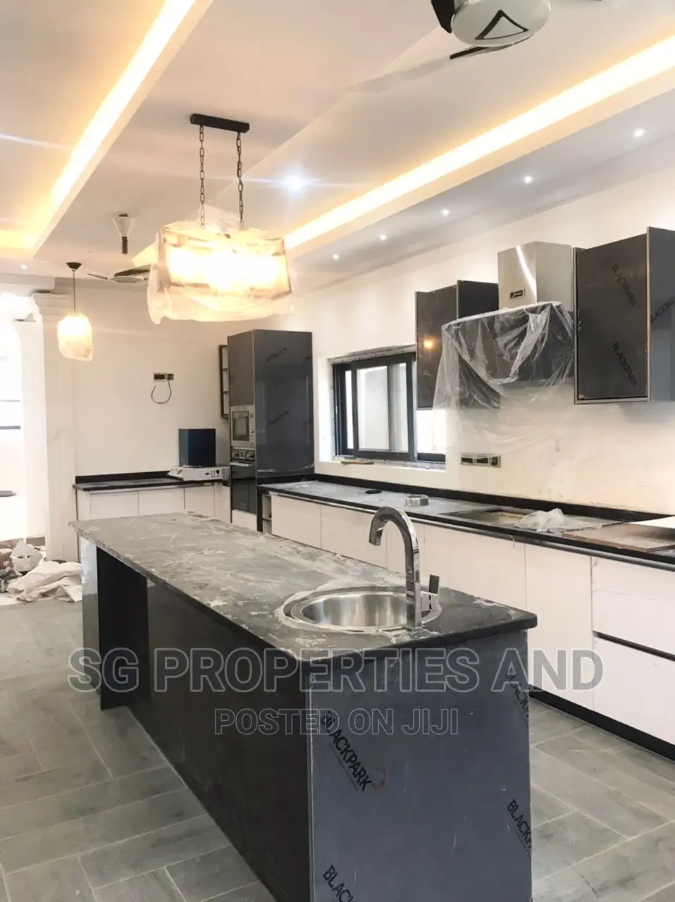 Furnished 5bdrm Mansion in Batsonaa, Spintex for sale