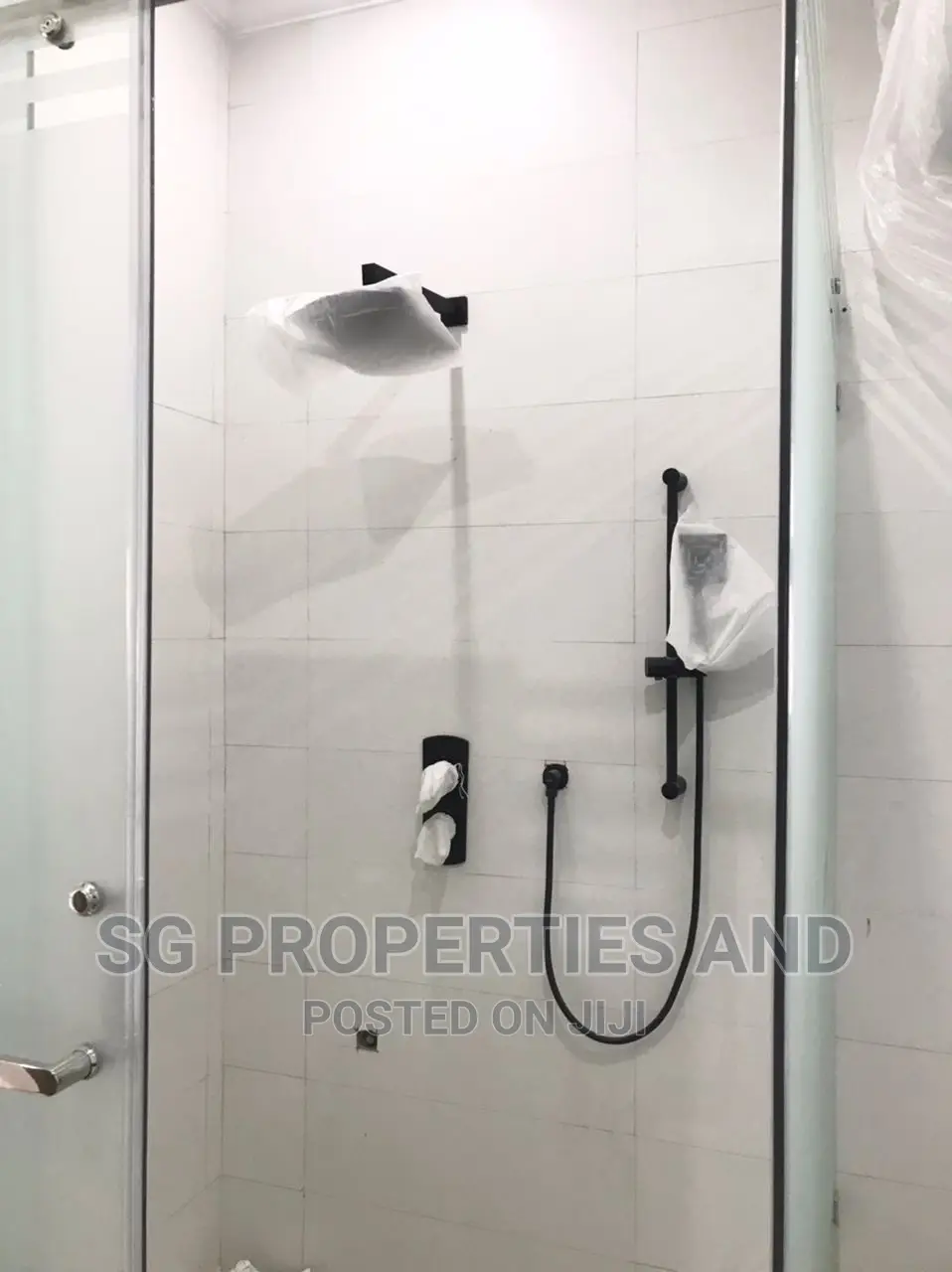 Furnished 5bdrm Mansion in Batsonaa, Spintex for sale