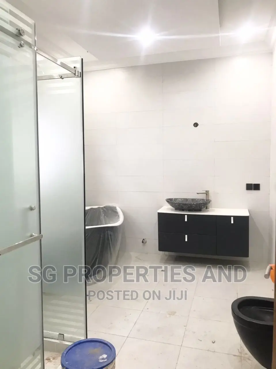 Furnished 5bdrm Mansion in Batsonaa, Spintex for sale