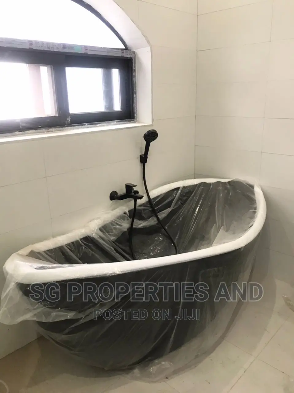 Furnished 5bdrm Mansion in Batsonaa, Spintex for sale