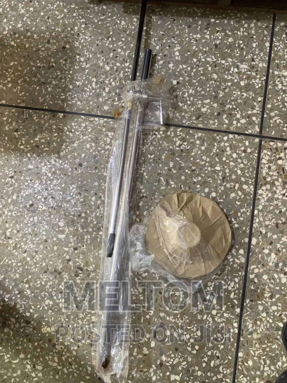 Maxx-on Silver Roundbase Microphone Stand