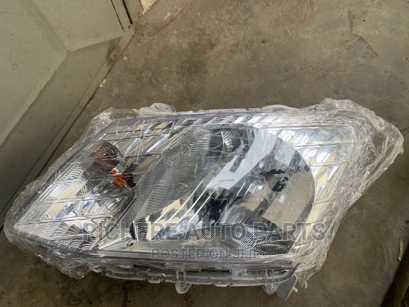 Isuzu Dmax Headlight