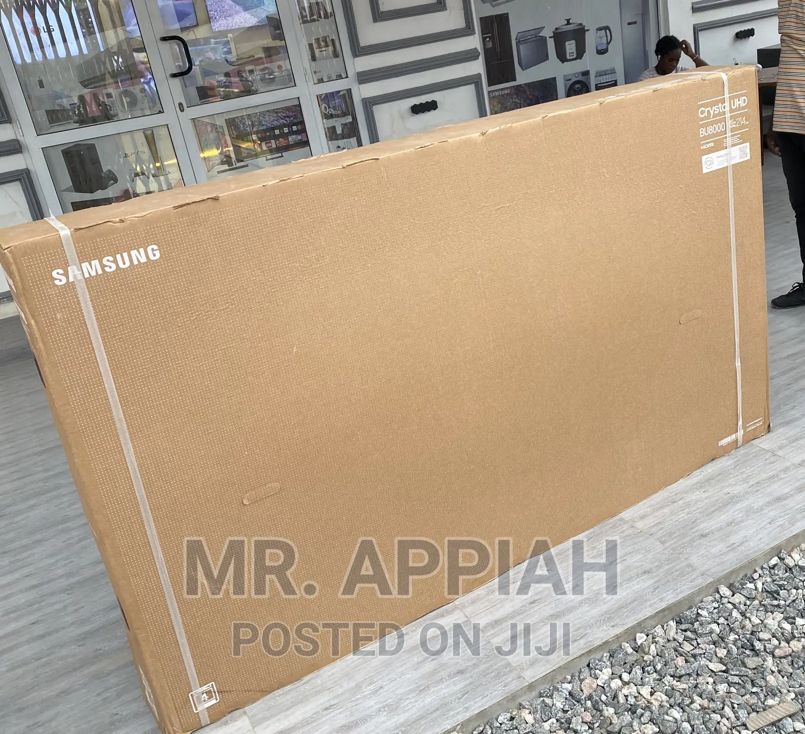 Slim Black Samsung 85 Inch QLED Smart Tv 85BU8000.
