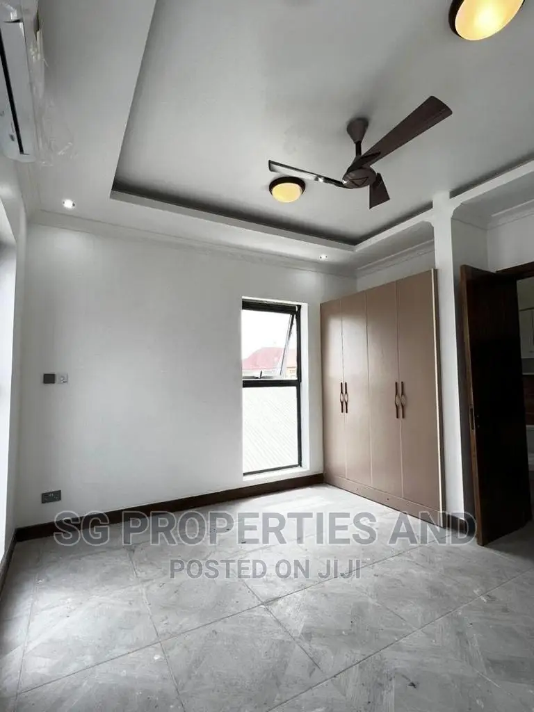 4bdrm Mansion in Ecobank, Spintex for sale