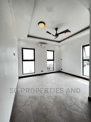 4bdrm Mansion in Ecobank, Spintex for sale