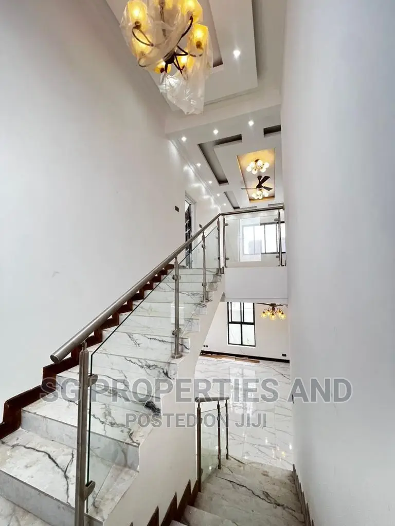 4bdrm Mansion in Ecobank, Spintex for sale
