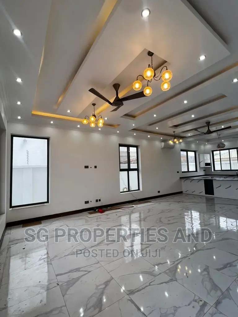 4bdrm Mansion in Ecobank, Spintex for sale
