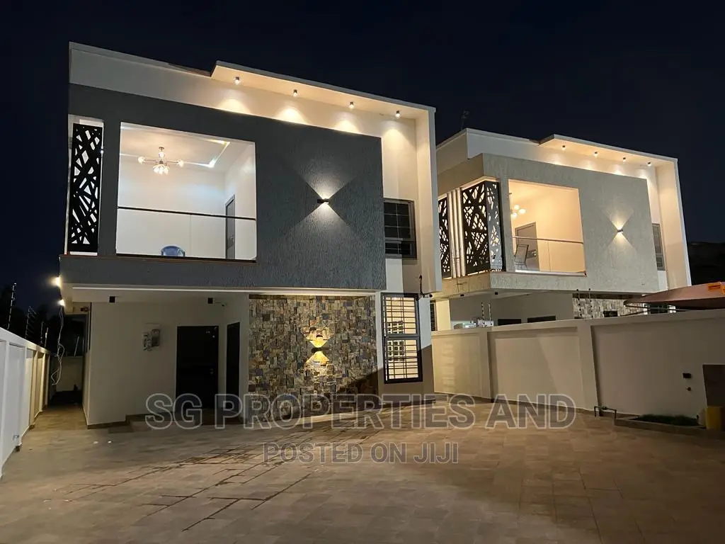 4bdrm Mansion in Community 18, Spintex for sale
