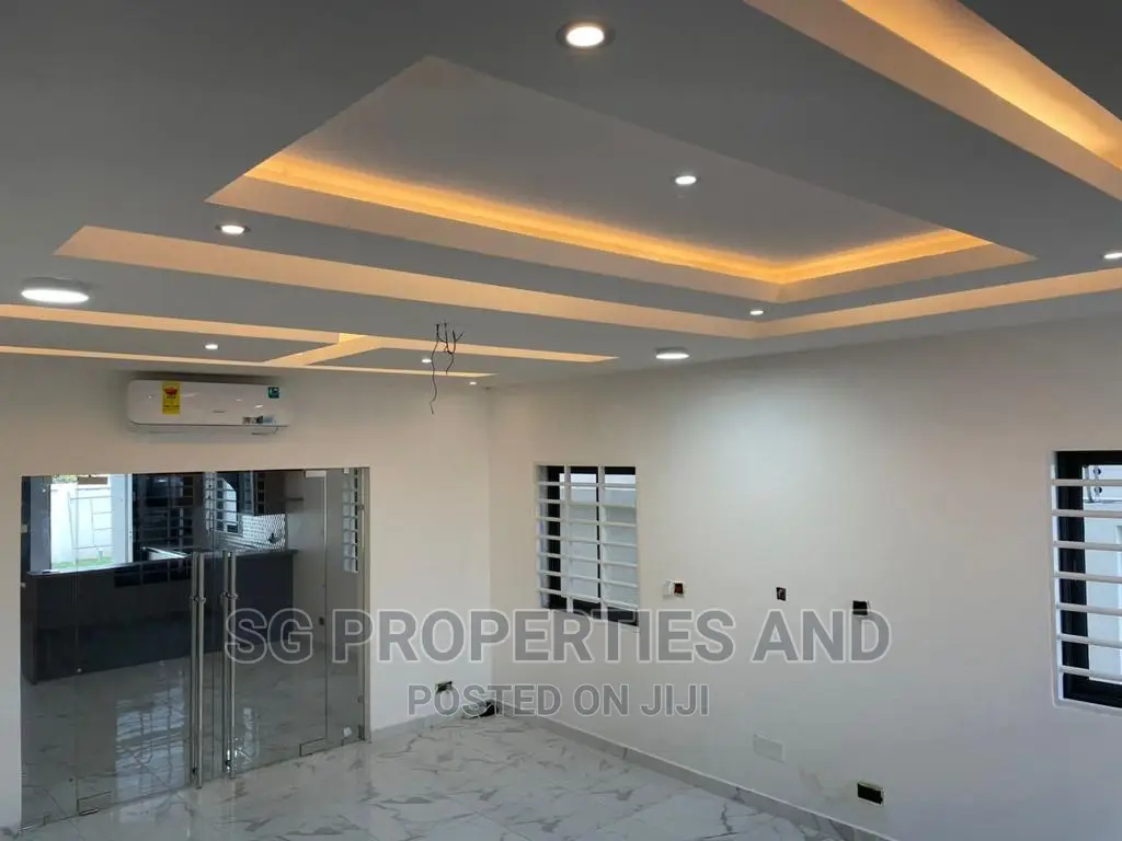 4bdrm Mansion in Community 18, Spintex for sale