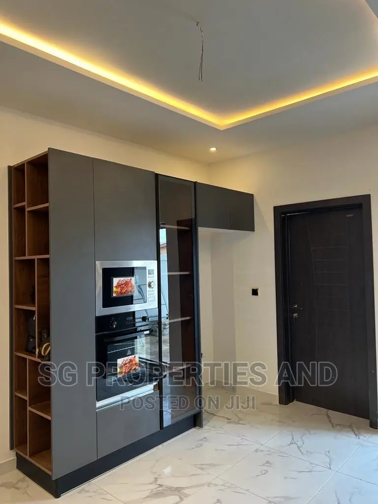 4bdrm Mansion in Community 18, Spintex for sale