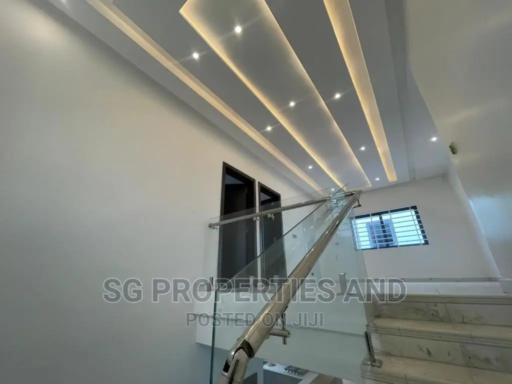 4bdrm Mansion in Community 18, Spintex for sale