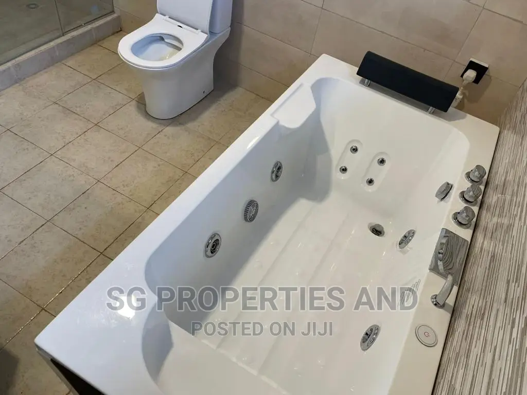 4bdrm Mansion in Community 18, Spintex for sale
