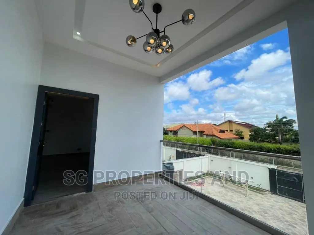 4bdrm Mansion in Community 18, Spintex for sale