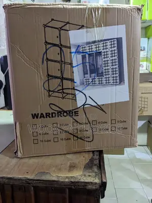 25 Cubes Plastic Wardrobe