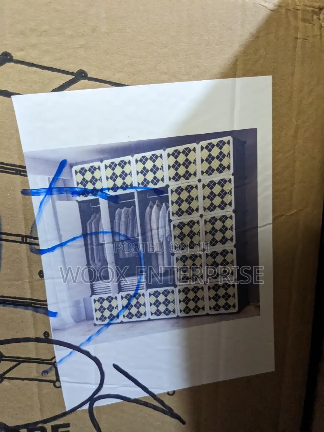 25 Cubes Plastic Wardrobe